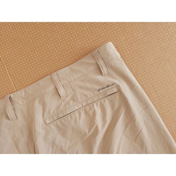 Eddie Bauer Flexion Amphib Shorts Mens 42 Khaki Brown Zip Pocket Outdoor - Picture 8 of 10
